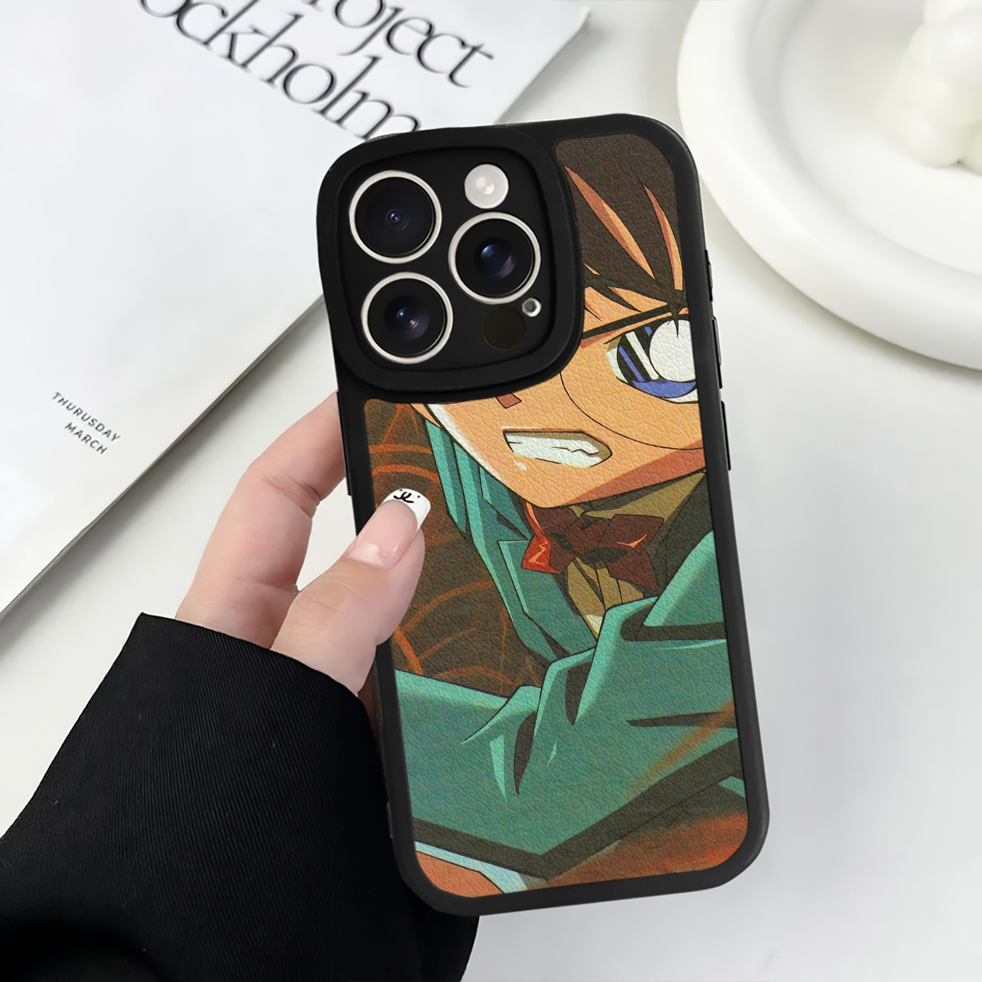 （画像用） 名探偵コナン Detective Conan 【iPhone 16シリーズ対応】シリコンスマホケース（レザー調） 材質：シリコン